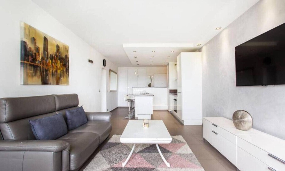Montparnasse Apartment | Near Gare Montparnasse-galeries lafayette! 4pers.