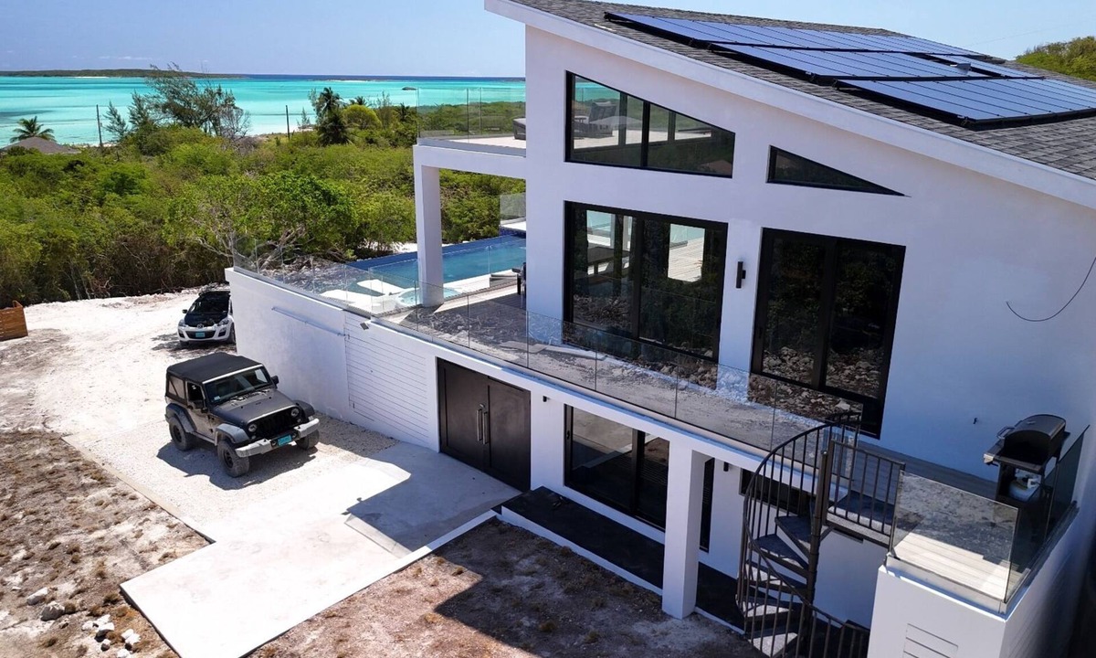 Rolleville House | NEW! Kite Beach House. Two minute walk to one of Exuma's best beaches!