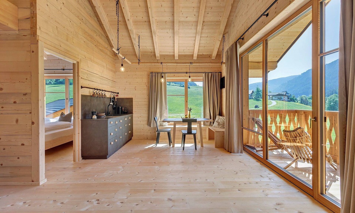 Racines Apartment | New Opening – Apartment 'Archerhof Steffls Kuestoll' with Mountain View, Private Garden & Wi-Fi