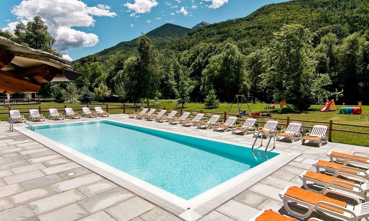 Sampeyre Apartment | Nice apartment for 4 guests with pool, WIFI, TV, terrace and parking