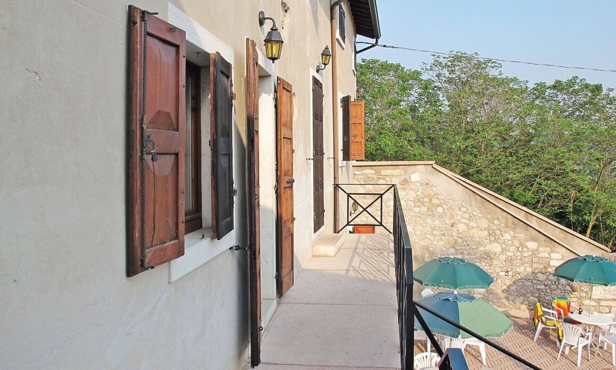 Costermano Apartment | Nice apartment for 4 people with WIFI, A/C, pool, TV, patio and pets allowed