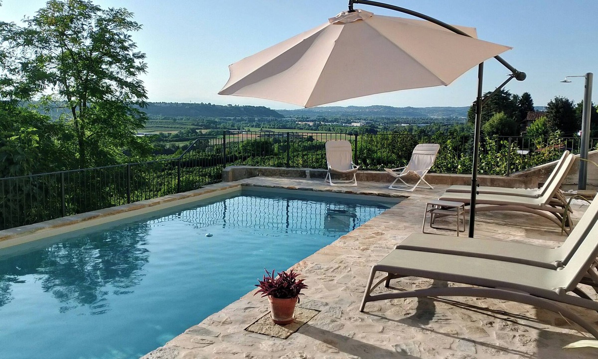 Cherasco Apartment | Noble residence with pool in the Langhe