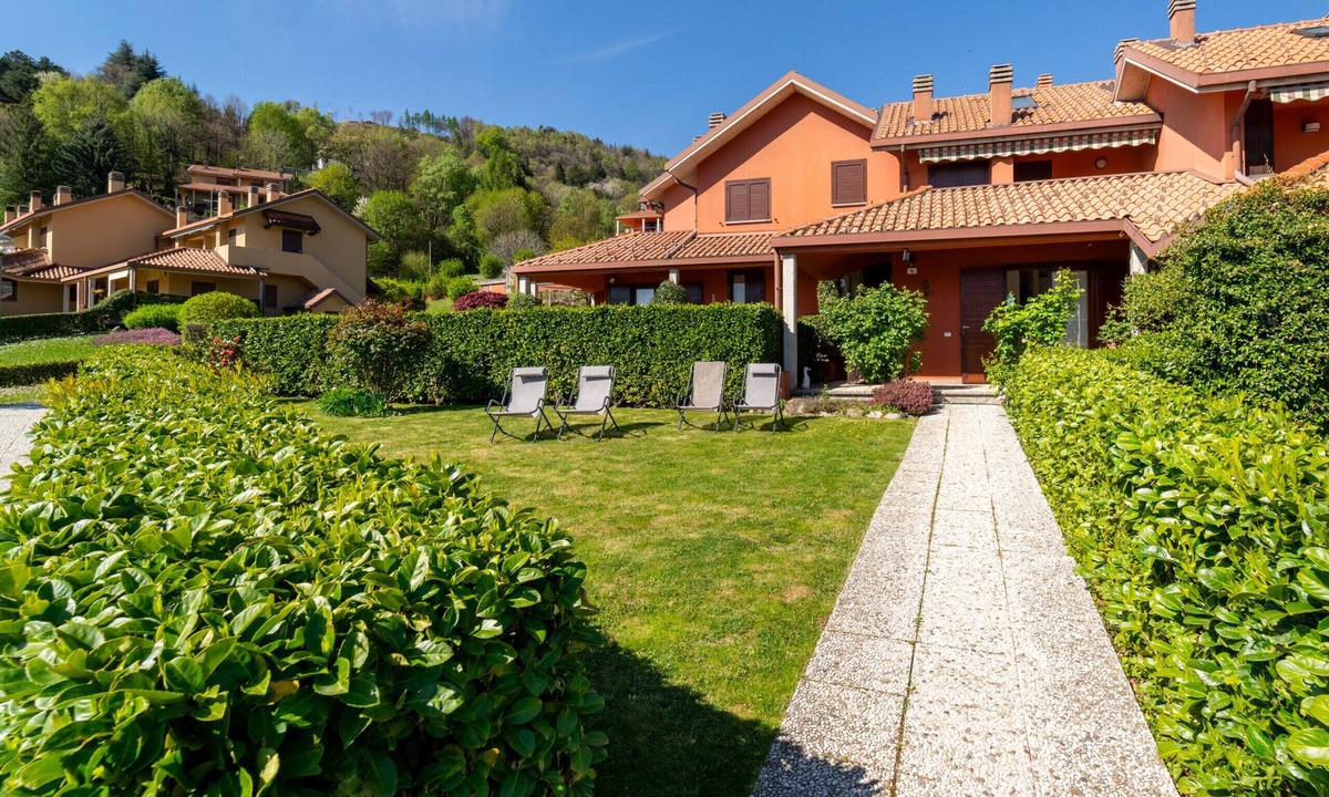 Civenna Apartment | Panorama Lake and Garden by Wonderful Italy