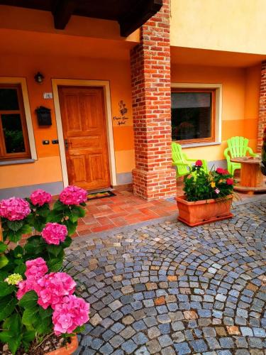 Roccabruna Apartment | Passione Peonie Apartment