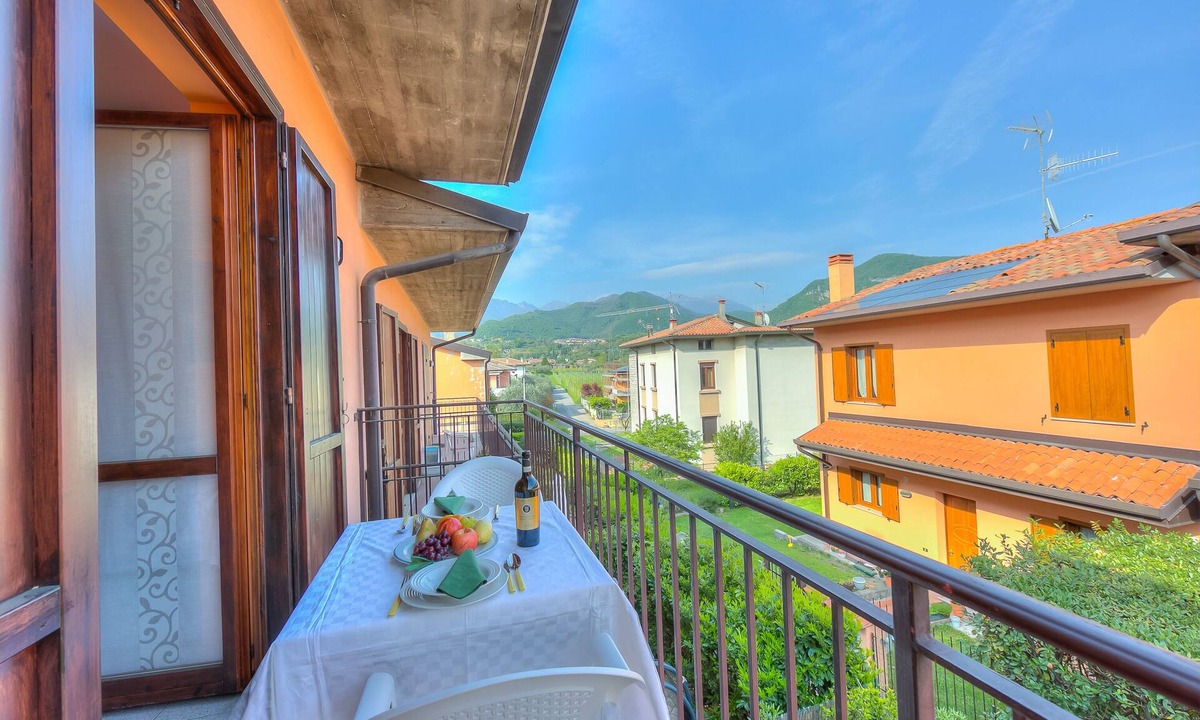 Roe Apartment | Peter's Cozy Studio-Balcony+Free Parking, Roè Volciano, Italy