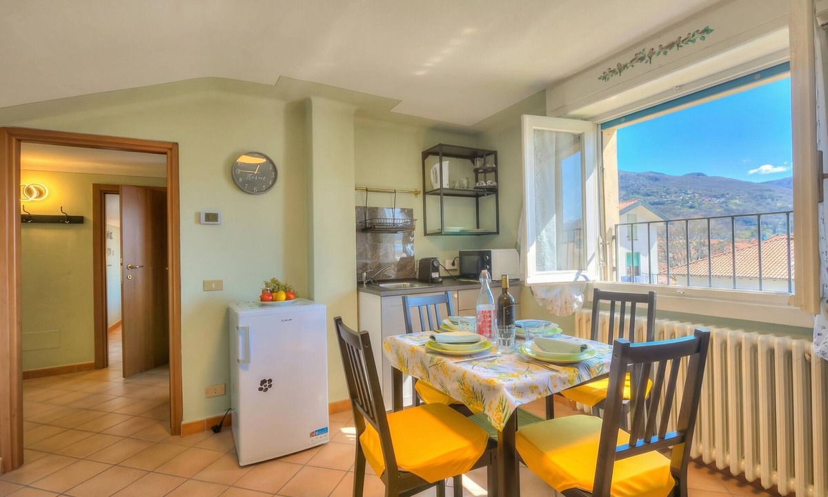 Stresa Apartment | Petit Bijou De Stresa 2 mins to Lake Maggiore, Stresa, Italy