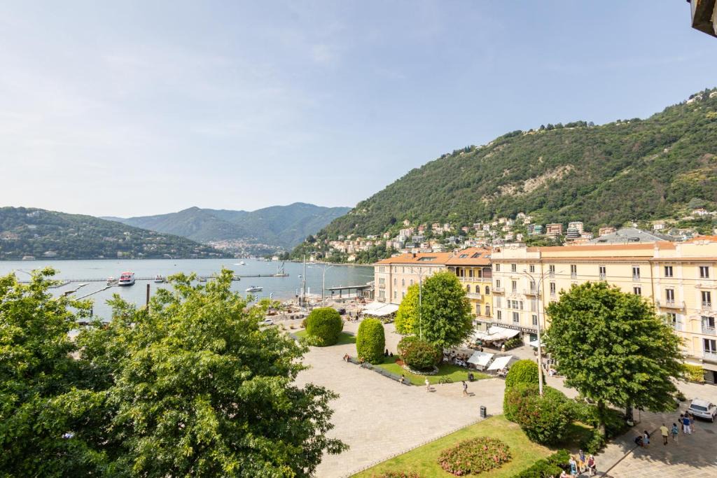 Como City Centre Apartment | Piazza Cavour - by MyHomeInComo
