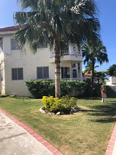 Runaway Bay Resort | Pipers Cove Resort