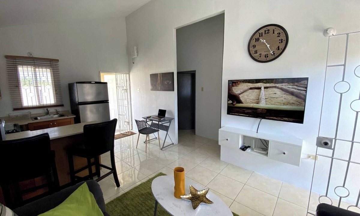 Caribbean Estates House | Portmore Haven: Secure Retreat with Beach Access