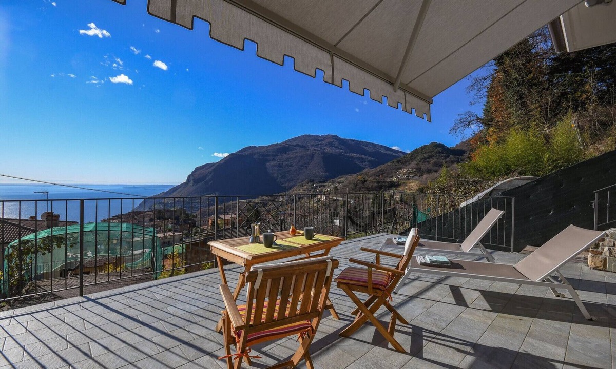 Gardola Apartment | Principe, with huge balcony and lake view