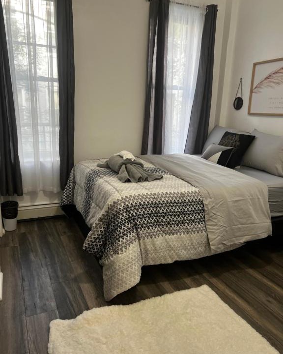 Brownsville House | Private Luxury Room 1