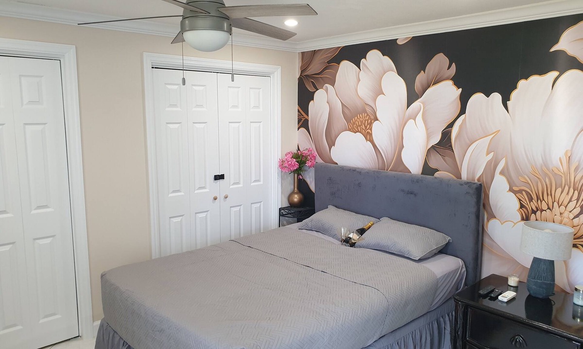 Cooper's Town House | Private, Peaceful, & Cozy, with a view and access to the ocean.