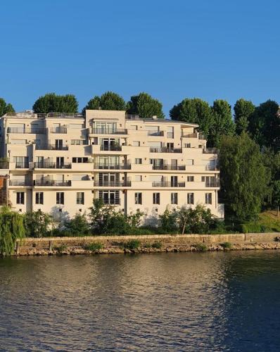 Neuilly-sur-Seine Apartment | Résidences Grande Jatte, Face Seine, Suites Luxe 52m2 à 97m2, Hôpital Américain à 600m
