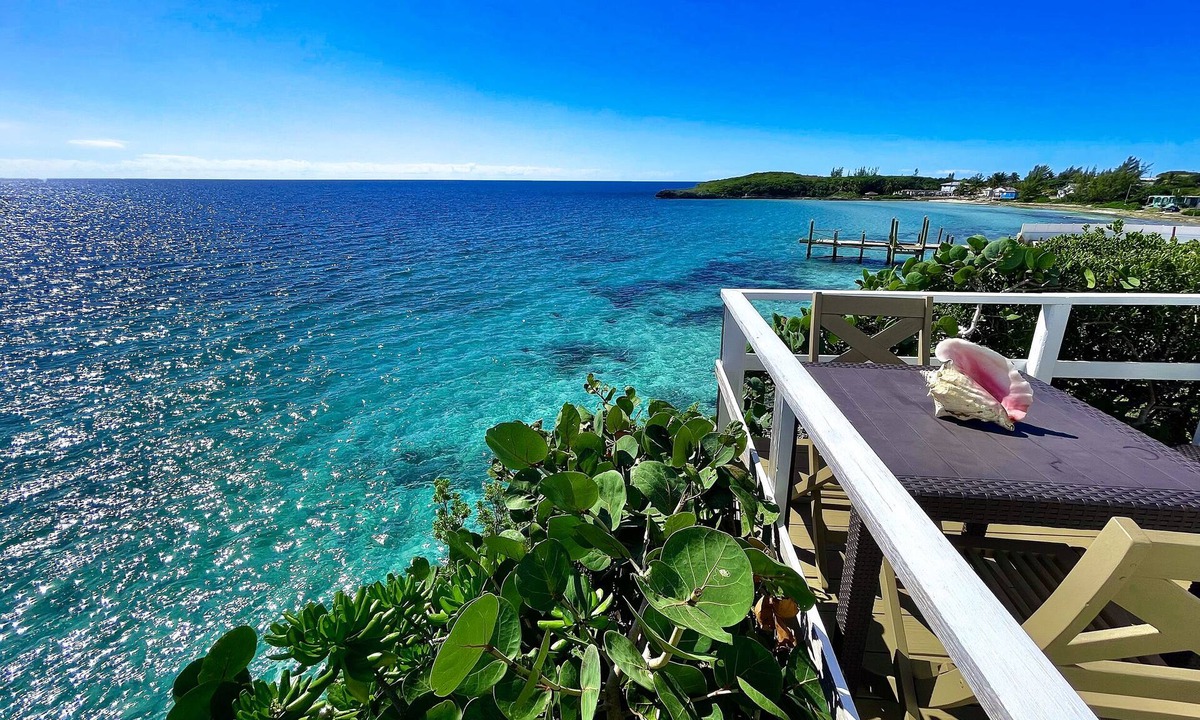 Alice Town House | Ranked by VRBO/HomeAway Top 10 Most Unique Rentals Worldwide, Walk to Town.