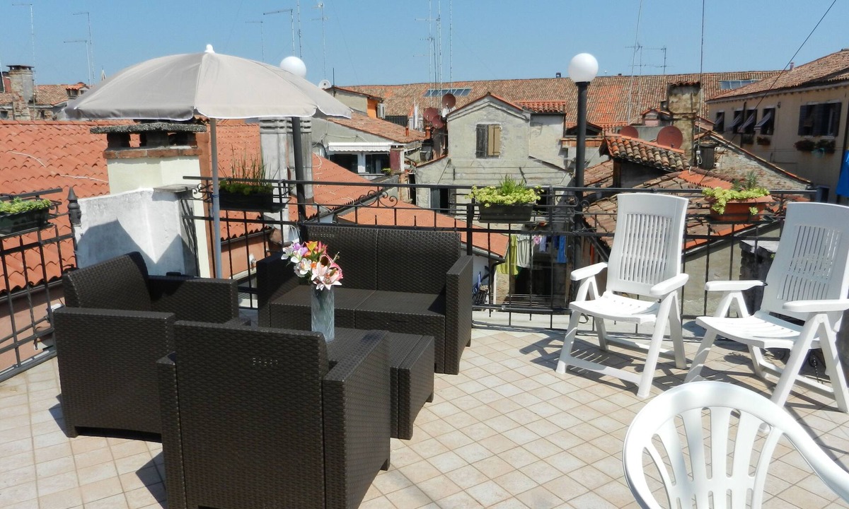 Castello Apartment | RENIER HOUSE - BIENNALE
