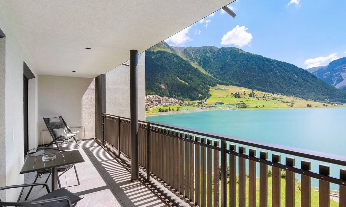 Resia Apartment | Residence Froy Apartment 2 – Lake View, Whirlpool & Breakfast Included