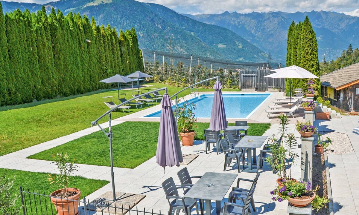 Foiana Apartment | Residence Sonnegg with a panoramic view of the Adige Valley in Völlan near Lana