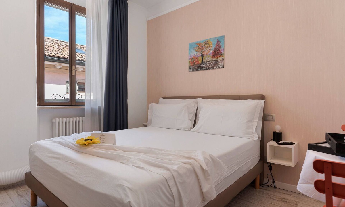 Villa Lagarina Apartment | Room 'Alessandro A Laura' with Wi-Fi