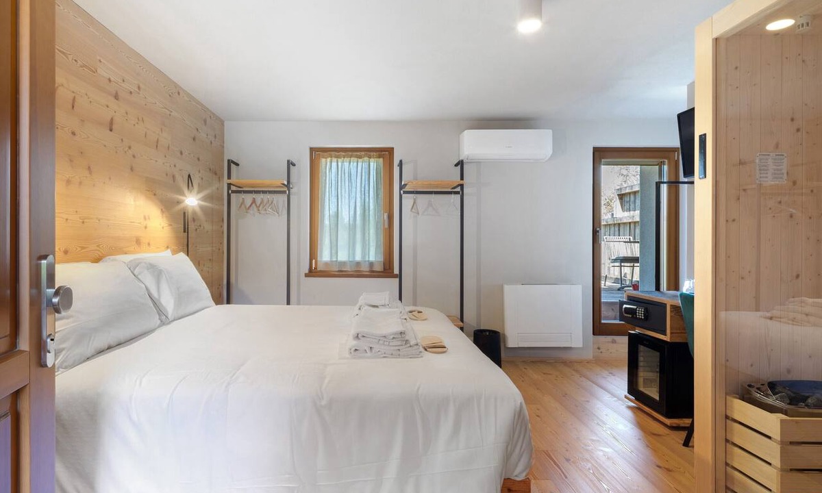 Valmorel Apartment | Room 'Camera 2 - Tara' with Mountain View, Wi-Fi and Air Conditioning