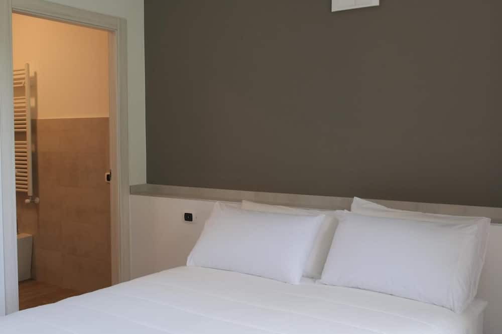 Campalto Apartment | Room 'Camera Rialto' with Wi-Fi and Air Conditioning