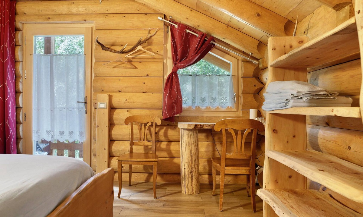Cogolo Apartment | Room 'Cazzuffi Pervinca' with Mountain View, Shared Garden and Wi-Fi