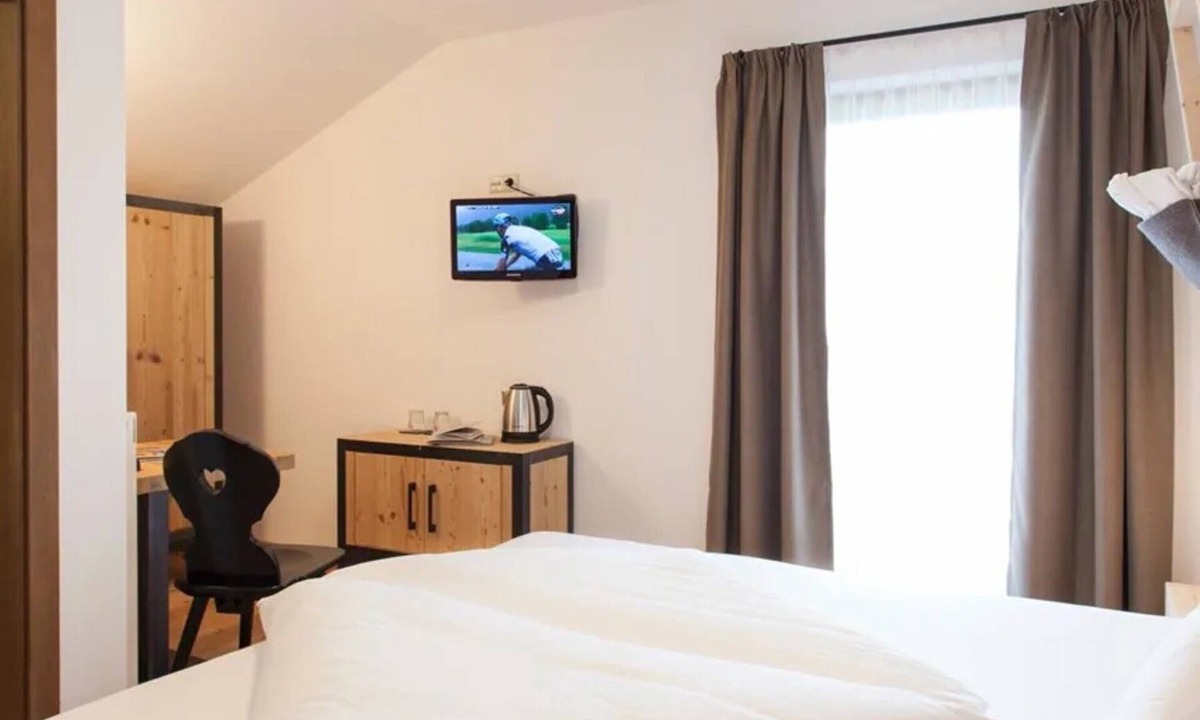 Barbiano Apartment | Room 'Hotel Pennhof Rubis' with Mountain View, Shared Pool and Wi-Fi