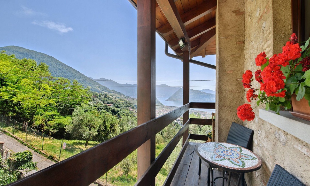 Marone Apartment | Room 'Stanza 1' with Mountain View, Wi-Fi and Air Conditioning