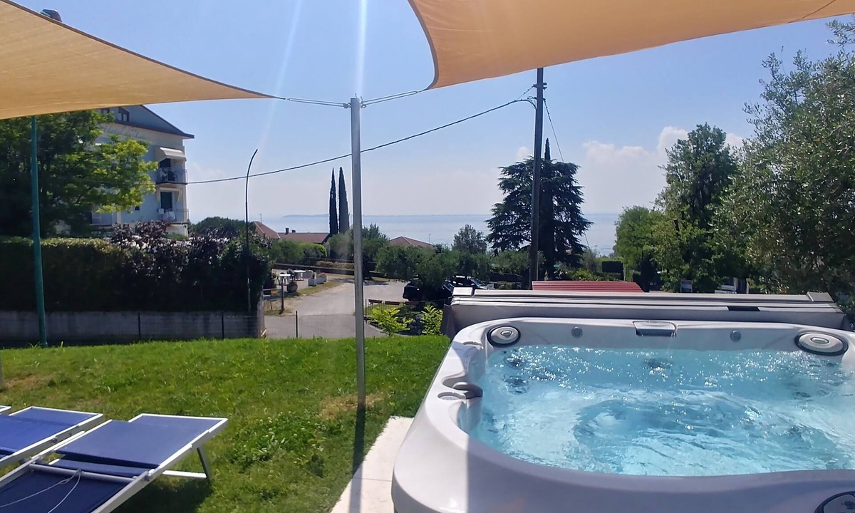 Moniga del Garda Apartment | Rosa Dei Venti: 3 bedroom Deluxe, lake view, 2 pools, central location, 8 people