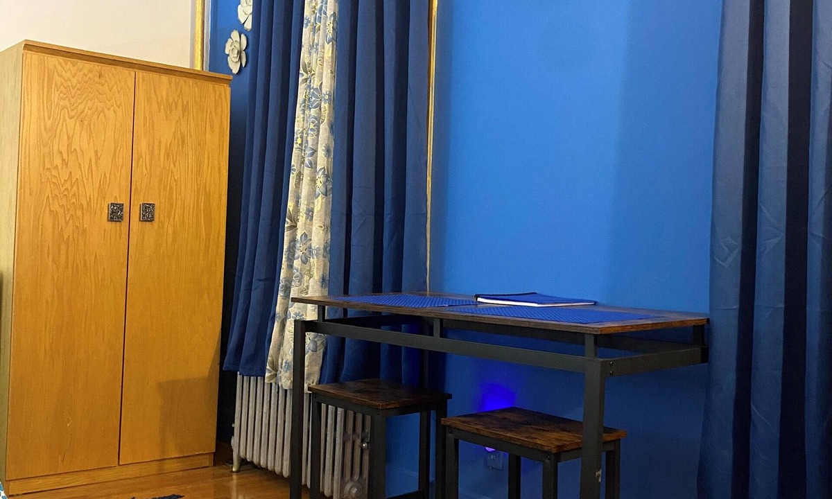 Crown Heights Apartment | Royal Crown (Heights) suite on the Parkway, near MTA trains & buses