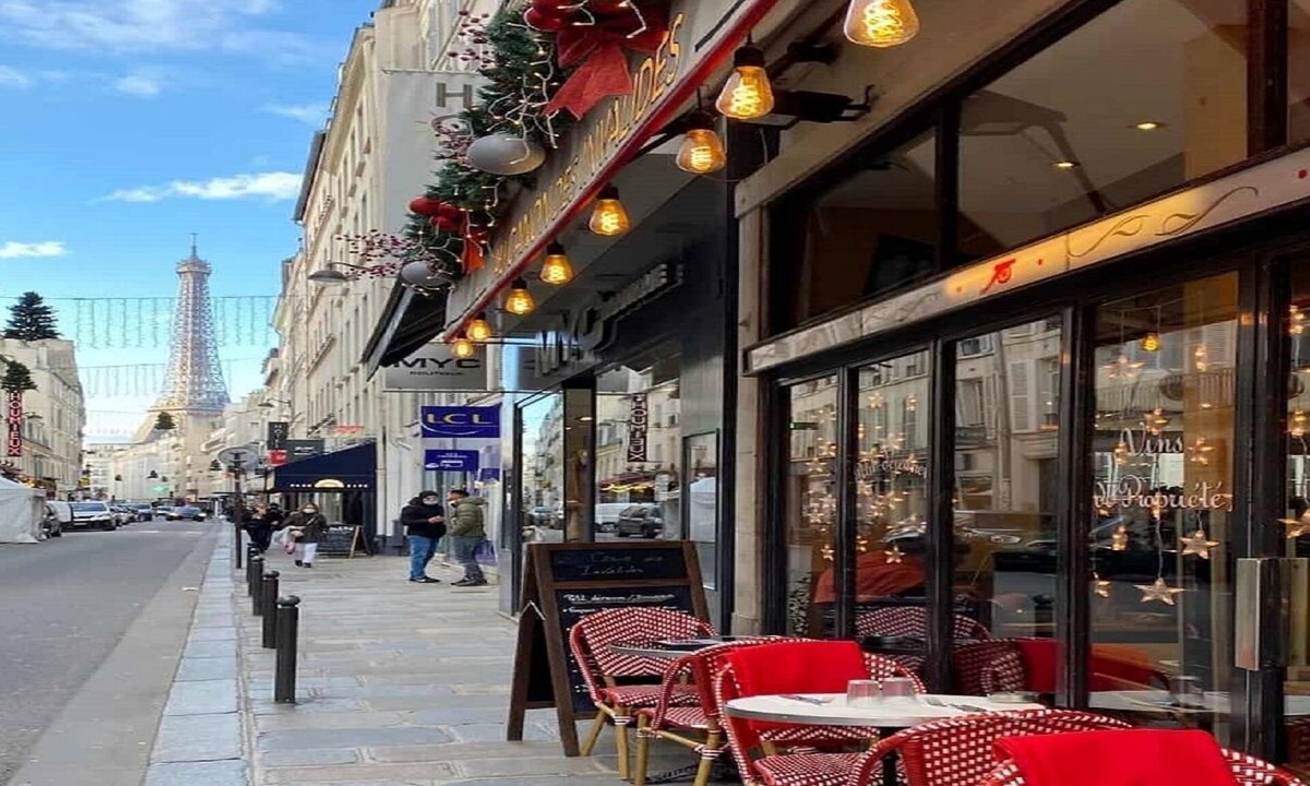 Quartier des Invalides Apartment | Rue Bourgogne-St Germain Des Pres,representing height of luxury Parisian living