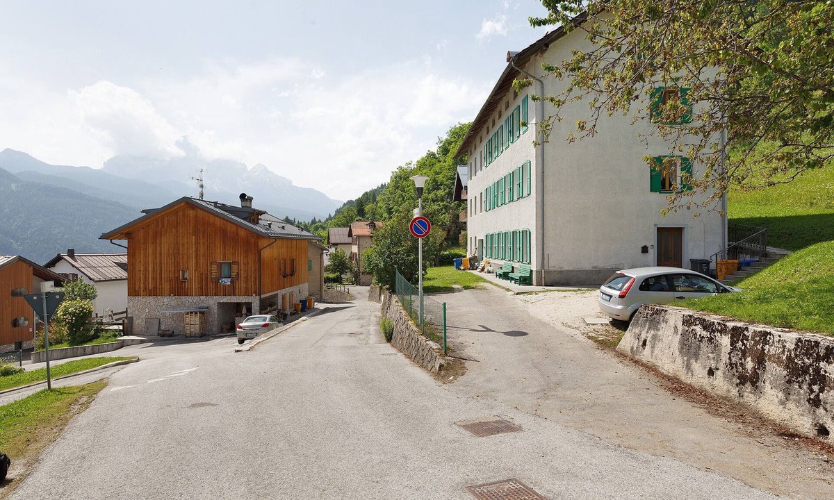 Vodo Cadore Apartment | San Lorenzo 1 Apartment in Vinigo with Mountain View, Garden, and Wi-Fi