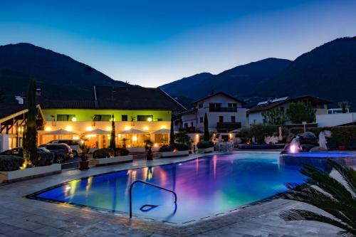 Lana Hotel | SCHLOSSHOF SÜDTIROL - Hotel & Camping Resort