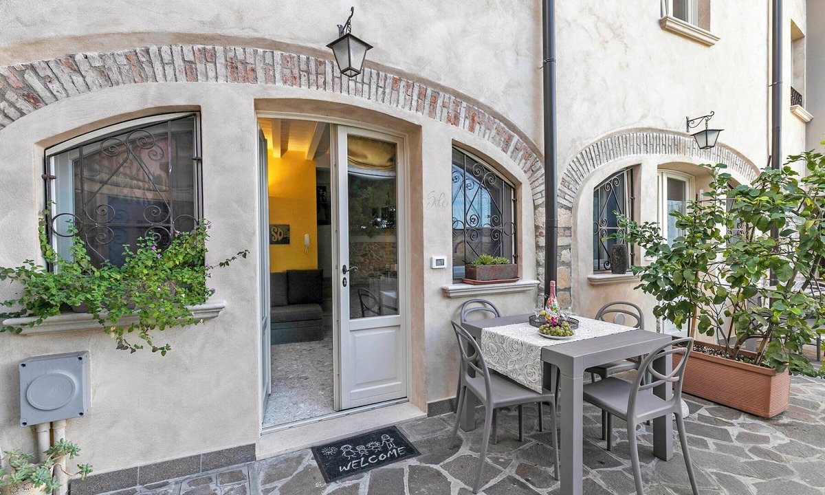Cunettone-villa Apartment | Sole Priscilla House - Terrace & parking, Salò, Italy