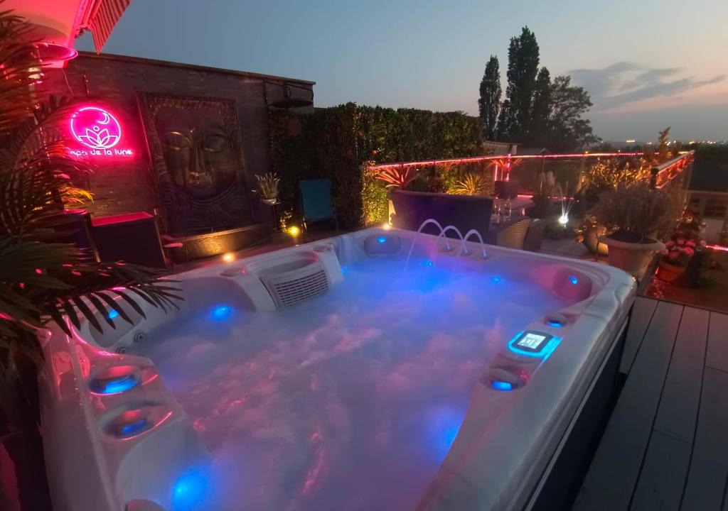 Clichy-Sous-Bois Hotel | Spa de la Lune - Private love room suite with terrace and view - Air Conditioned- Double jacuzzi - Sauna - King size bed - Free WIFI - Free parking - Free breakfast - Close to CDG airport and to the North of Paris