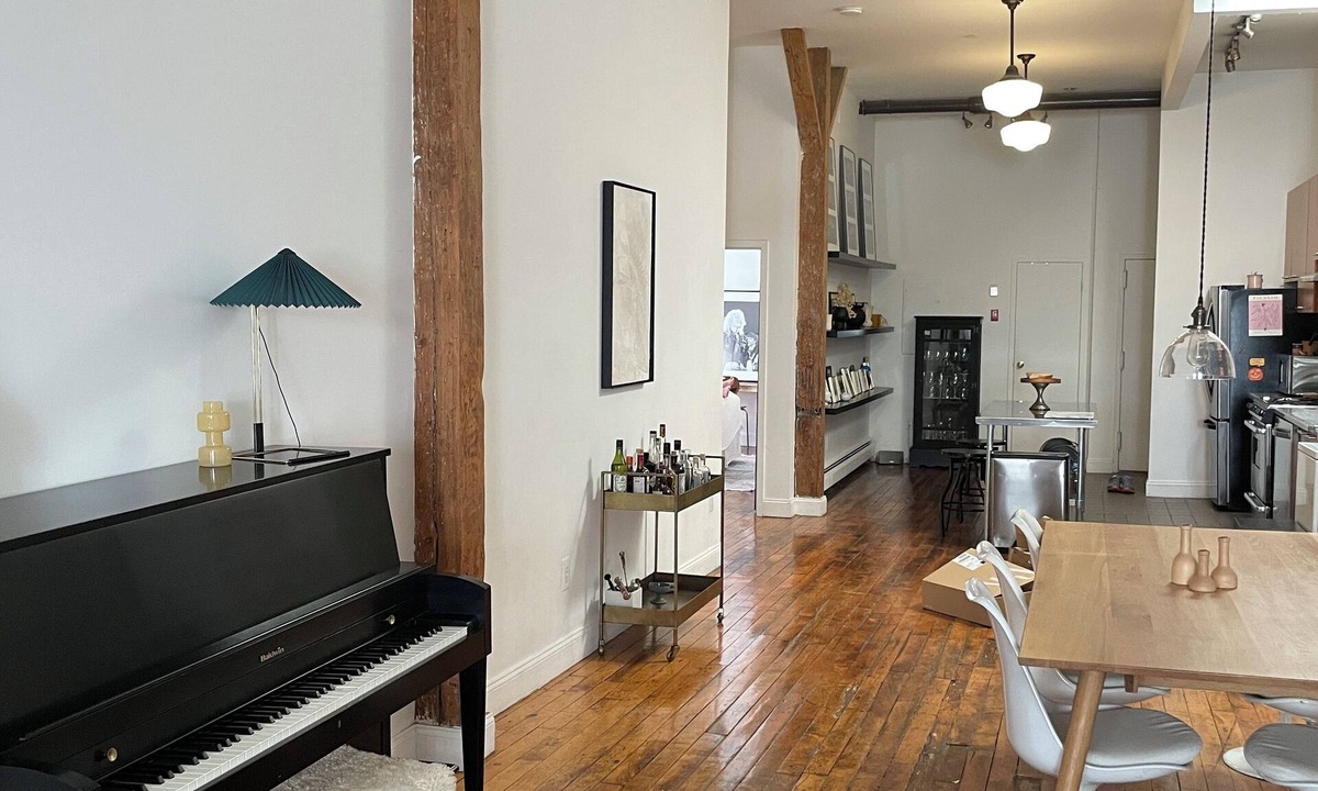 Williamsburg Apartment | Spacious 3-bedroom apartment in terrific Williamsburg Brooklyn with AC, WiFi