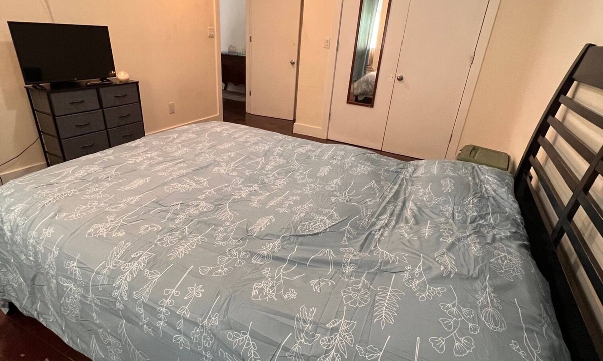 Washington Heights Apartment | Spacious 3-bedroom apartment with WiFi, AC in lovely New York