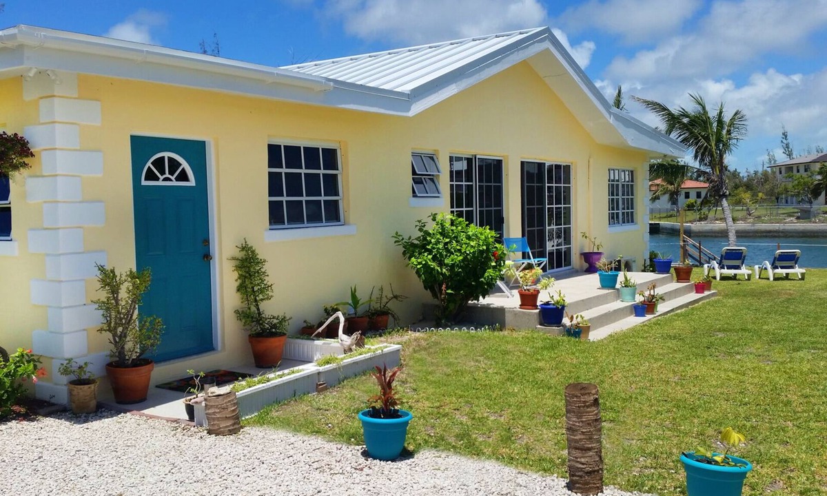 Williams Town House | Spacious 4-Bedroom Villa, on a Lovely Waterway, with Beach and Ocean Views