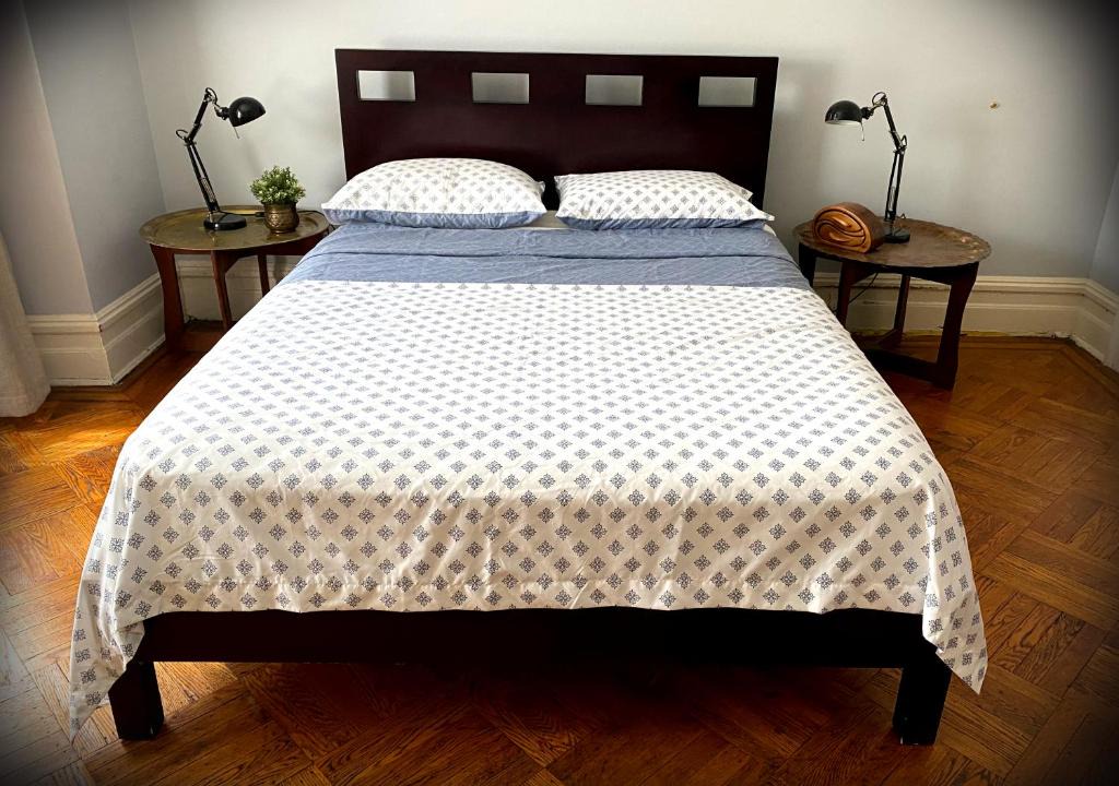 Prospect-Lefferts Gardens Historic District House | Spacious Bedroom in a Brooklyn House Shared with Host