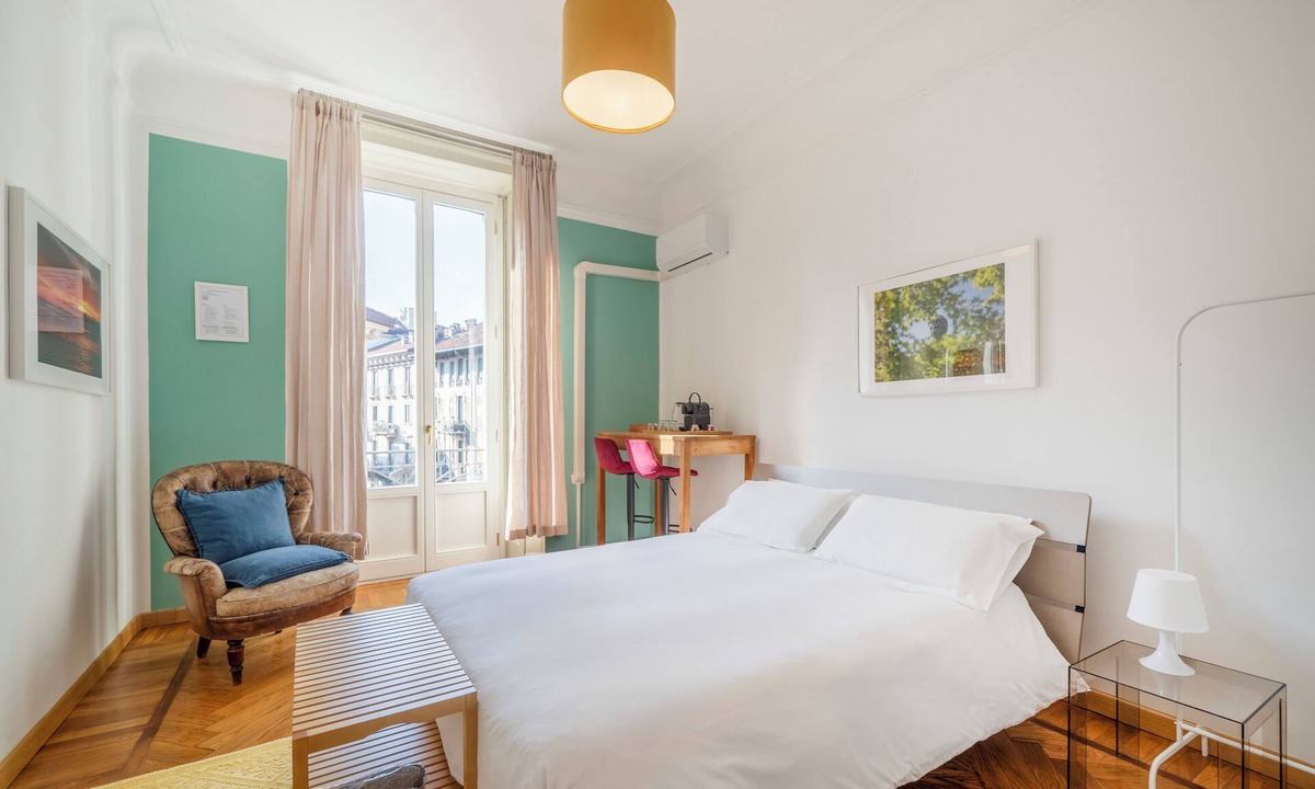 Zona Risorgimento House | Spacious room in elegant period building with private bathroom close to the center