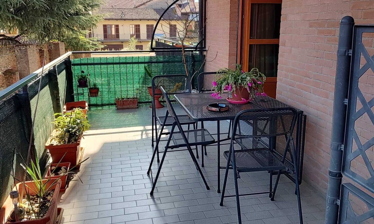 Bra Apartment | Spazioso Bilocale con Ampio Terrazzo, in Zona Tranquilla Vicino al Centro