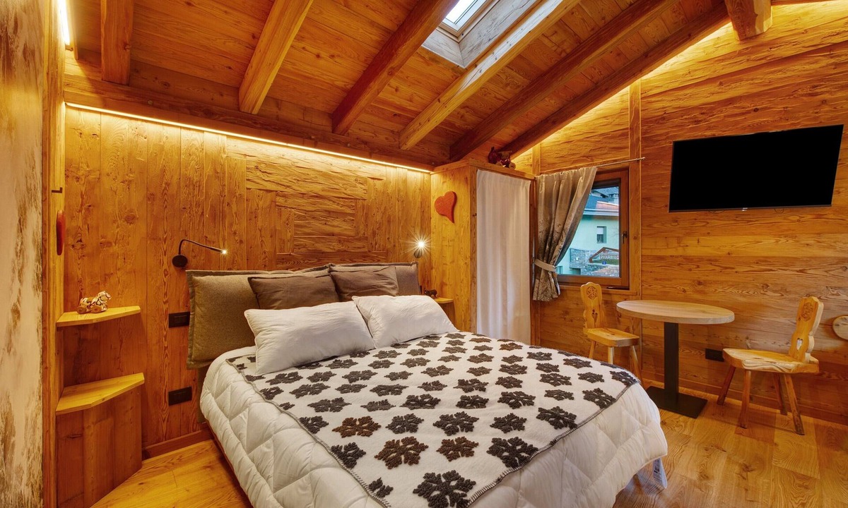 Aymavilles Apartment | Studio 'Con Idromassaggio' with Mountain View, Balcony and Wi-Fi