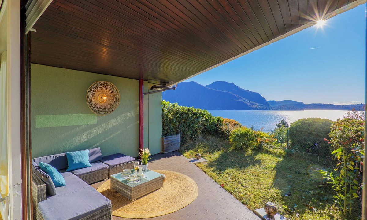 Susello Apartment | Studio with terrace and garden in a residence with pool