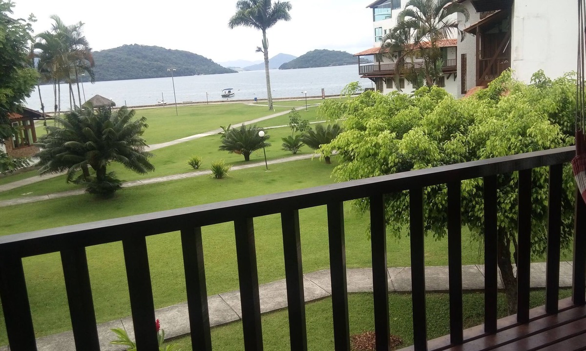 Bracui Apartment | Stunning Apartment in Angra