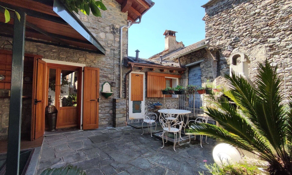 Vercana House | Stunning private villa for 7 guests with A/C, WIFI, TV, terrace and pets allowed
