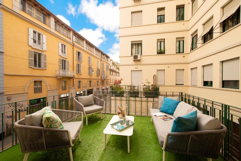 Porta Garibaldi Apartment | Stylish Apartment with Private Terrace & 2 Baths