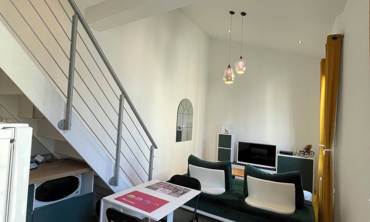 Chaville Condo | Stylish, comfortable apartment