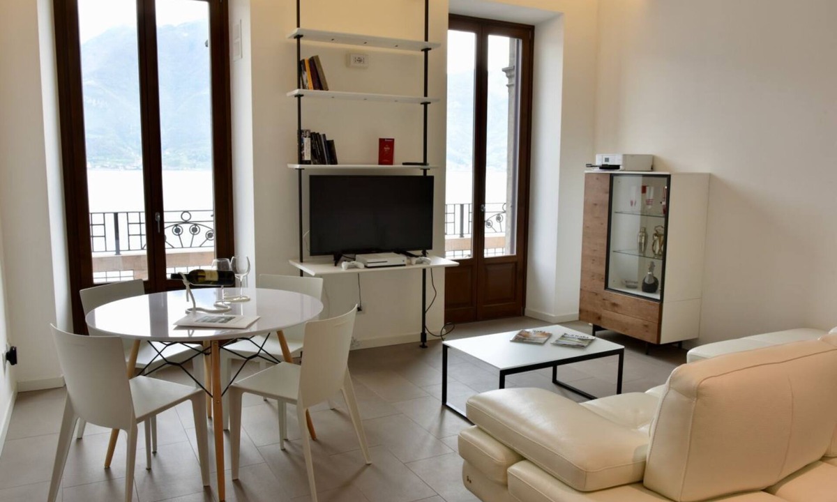 Lovere Old Town Apartment | Stylish Lakefront House is a beautiful and spacious 2 bedroom apartment, with plenty of light coming from the big and many windows overlooking the lake and the harbor, the apartment boasts a Spacious lounge with breathtaking lake view where you can lay d