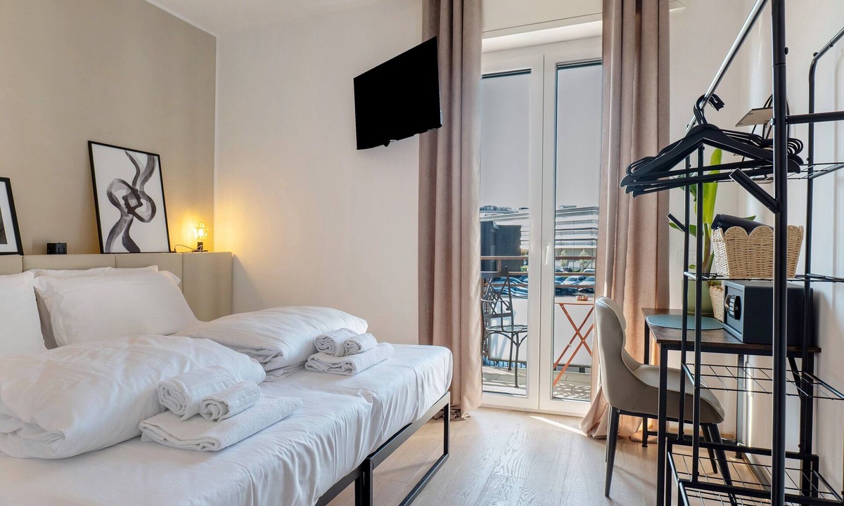 Borgo Roma Apartment | Suite Adige with Private Terrace, Wi-Fi and Air Conditioning