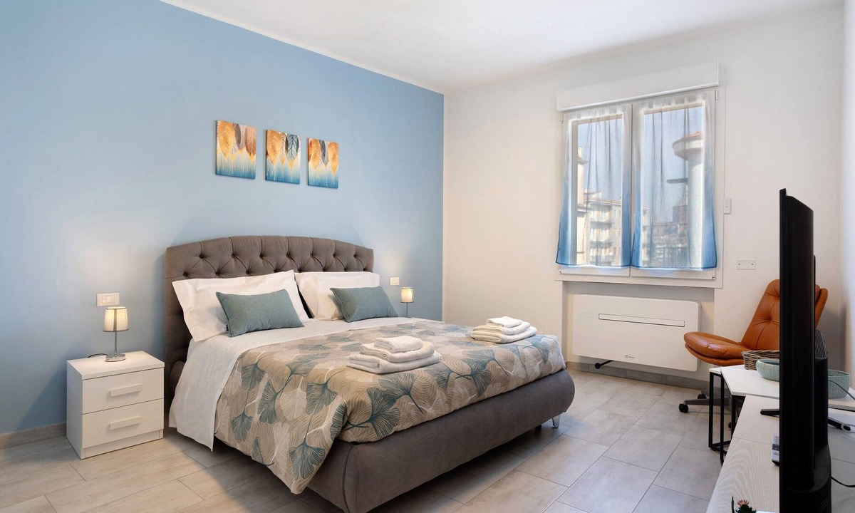 Pavia House | Suite Ponte Vecchio Holiday Home with Wi-Fi and Air Conditioning