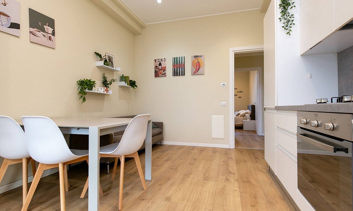 Saronno Apartment | Suite Roma 53 - Two-room apartment in downtown Saronno within walking distance of the station